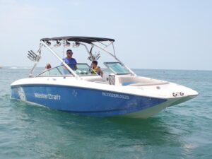 Вейсерфинг за катером MasterCraft