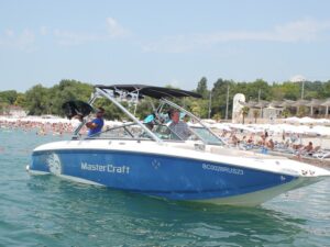 Вейсерфинг за катером MasterCraft